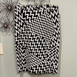 Chic Black and White Zigzag Pencil Skirt